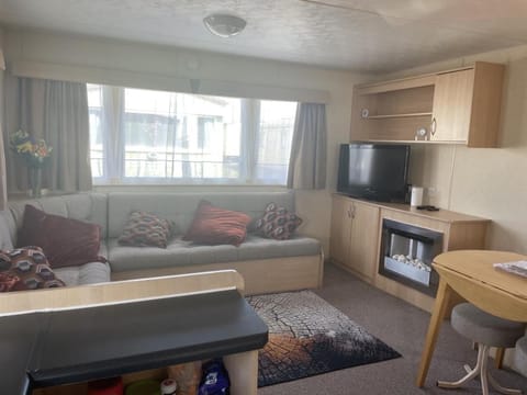 2 Bedroom Caravan - Ash 51, Trecco Bay Casa in Porthcawl