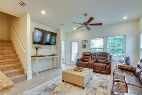Spacious Freeport Home with Deck and 2 Living Areas! Haus in South Walton County