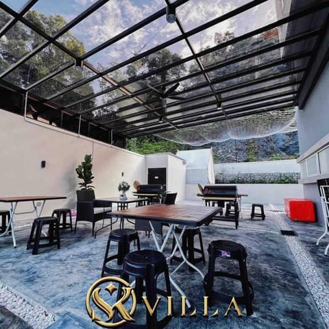SKVilla private pool+ktv+bbq+starview up to 35pax Chalet in Malacca