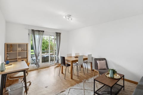 Zurich Urban Charm: Your comfy stay close to the City Apartment in Zurich City