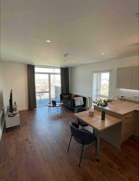 Modern New Airy 1 Bed Apartment LONDON cosy stays Condo in Barking