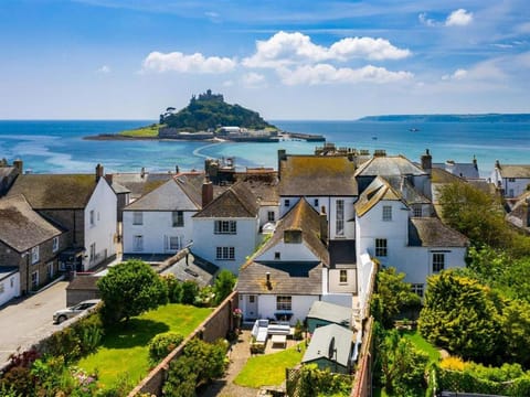 Property building, Nearby landmark, Day, Bird's eye view, Sea view, Location