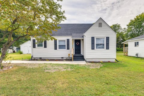 Hopewell Vacation Rental about 3 Mi to James River House in Chesterfield County