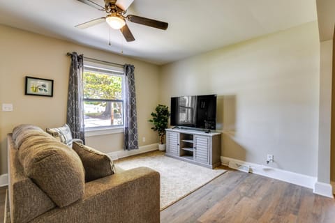 Hopewell Vacation Rental about 3 Mi to James River House in Chesterfield County