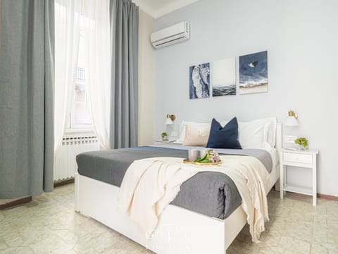 Bed, Photo of the whole room, Bedroom, air conditioner