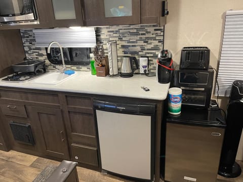 Private mini entire home with kitchen and bathroom Condo in Addicks