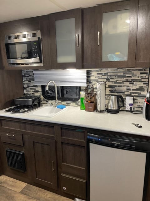 Private mini entire home with kitchen and bathroom Condo in Addicks