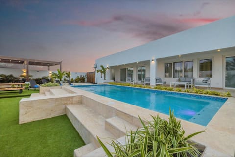 Stunning 6-bedroom Villa In Aruba Villa in Noord