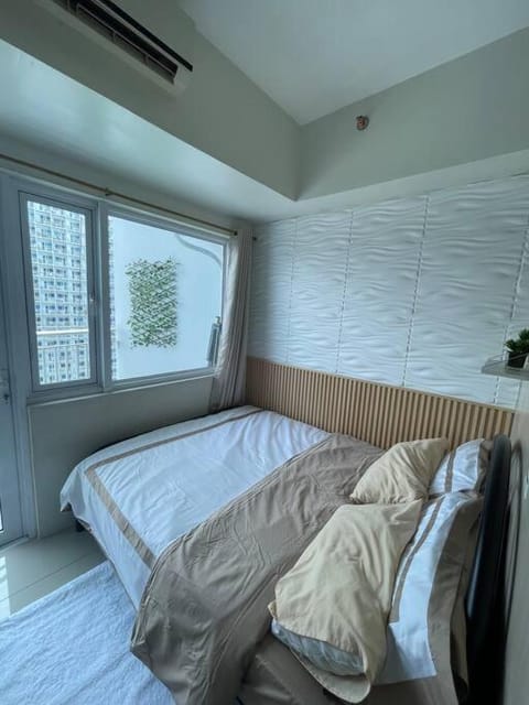 Bed, Photo of the whole room, Bedroom, air conditioner