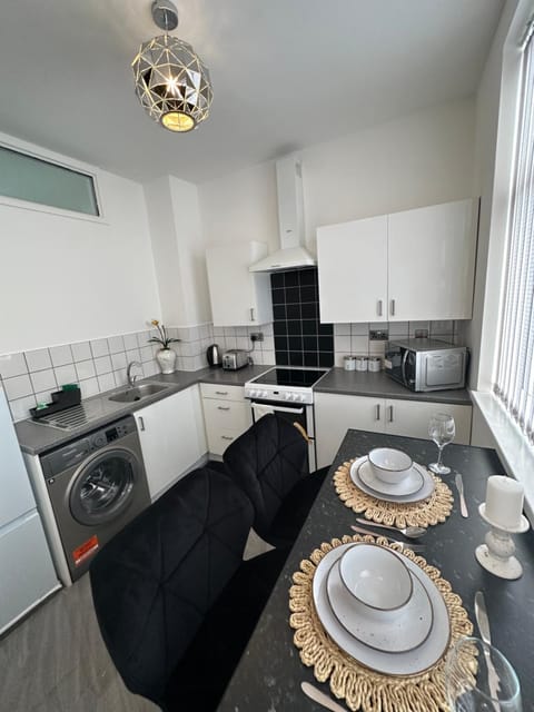 Lovely 2 Bedroom Apartments In Manchester Close To City Centre And Manchester City Stadium #1 Apartment in Manchester