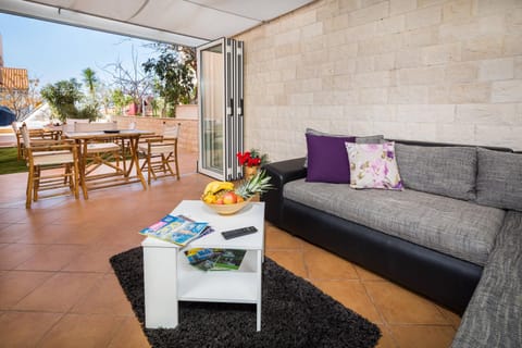 Patio, View (from property/room), Living room, Seating area