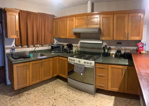 Great Apartment Wi-fi/Parking/SmartTV/AC Condo in Monterrey