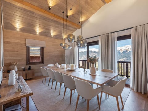 Chalet Luxueux avec Jacuzzi Intérieur à 400m des Pistes - FR-1-563-141 Chalet in Saint-Bon-Tarentaise