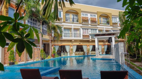Ragazzi Resort Hotel Hotel in Naga