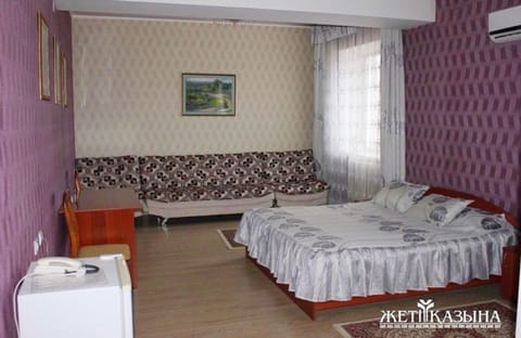 Bed, Photo of the whole room, Bedroom, air conditioner