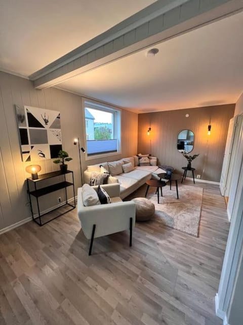 Living room, Photo of the whole room, Seating area