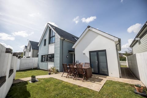 3 Bed dog friendly beach retreat in Westward Ho House in Westward Ho