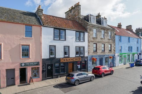 Shorefront Apartment - Sea View with 3 Bedrooms Condo in Anstruther