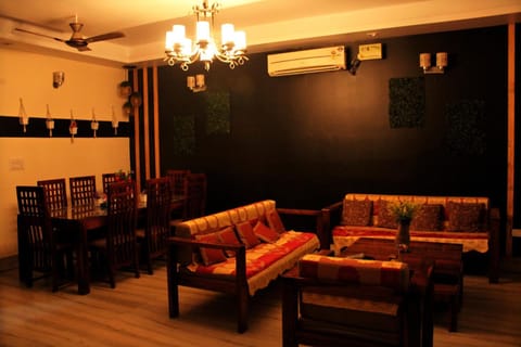Atithi Stay By Kasa Lusso - Luxury 3 BHK In Faridabad Villa in Noida