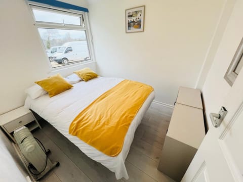 2 Bedroom Chalet SB84, Sandown Bay, Dog Friendly Condominio in Yaverland