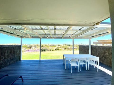 THE SHORE- Absolute beachfront holiday house House in Adelaide