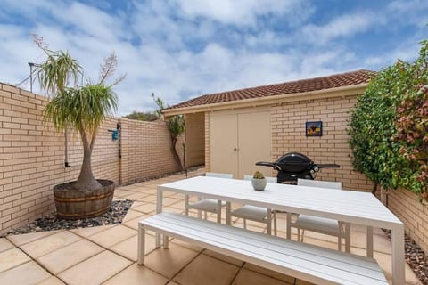 THE SHORE- Absolute beachfront holiday house House in Adelaide