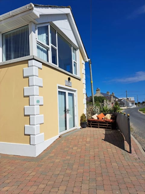 Property building, Day, Neighbourhood, Street view