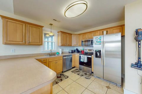 Kitchen or kitchenette, Dining area, dishwasher, minibar, pet friendly, stove, toaster