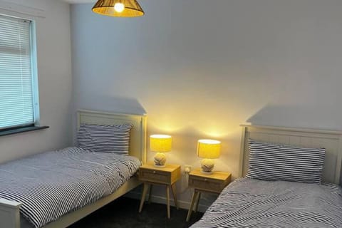 4-Bed House - Sea View Garden Parking Wifi House in Portstewart