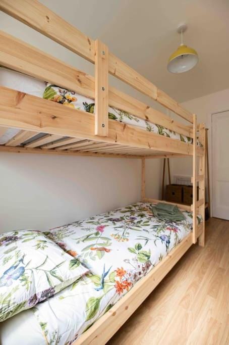 Bedroom, bunk bed