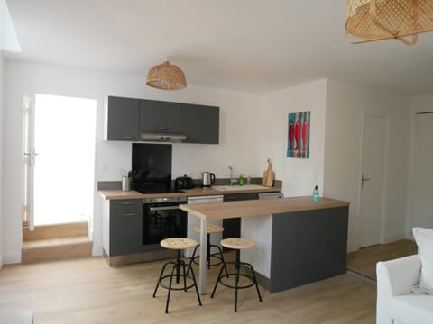 Dining area, dishwasher, pet friendly, stove, kitchen