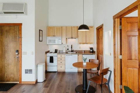 Dining area, kitchen