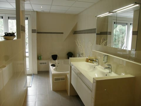 Bathroom, Coffee/tea facilities, Bath