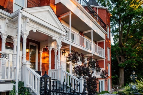 Property building, Facade/entrance, Balcony/Terrace