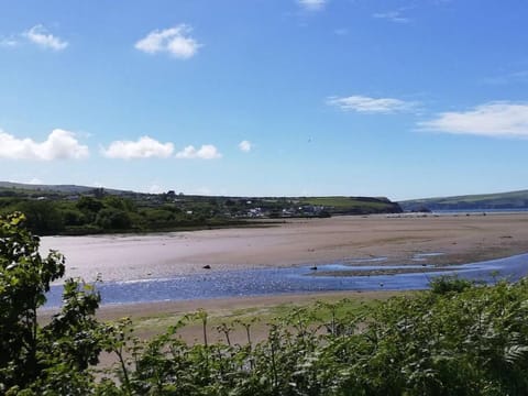 Cwtch Cottage-sleeps 6 House in Penbryn