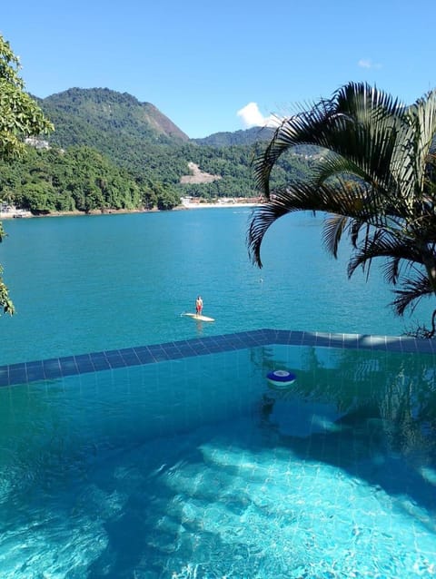 Casa frente ao Mar em Condominio com piscina deck para embarcacoes & Passeios privativos de lancha House in Angra dos Reis