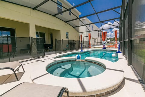 Luxury 12 bedrooms pool house 10 Min to Disney House in Kissimmee
