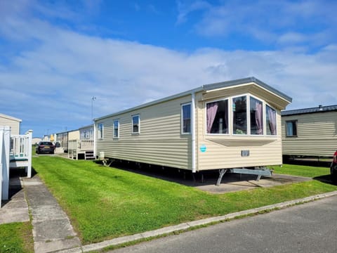 Lyons Robin Hood Holiday Park, The Shamrock Way Campground/ 
RV Resort in Rhyl