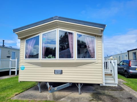 Lyons Robin Hood Holiday Park, The Shamrock Way Campground/ 
RV Resort in Rhyl