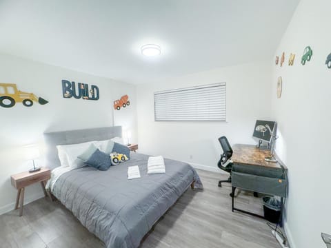 2BR APT with Brand new super quite AC, Washer, Dryer, Free EV Station, Free Parking in Cupertino Apartment in Sunnyvale