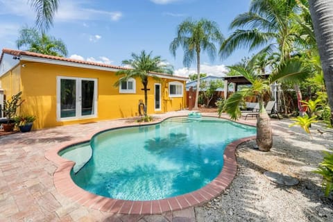 Tropical Paradise Chalet in Oakland Park