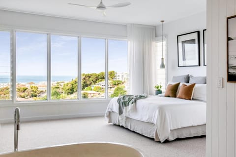 Luxe Paradise with sweeping Ocean Views & Pool Haus in Kingscliff
