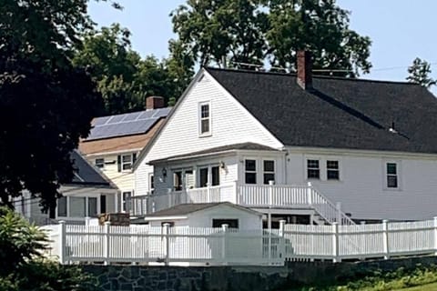 Beach Gem House in Gloucester