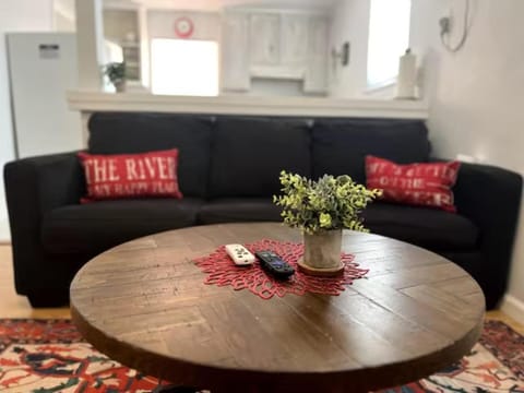 The Dry Creek Inn: Your Cozy Retreat Condo in Roseville