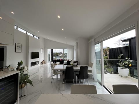 Okahu Bay Villas Apartment in Auckland