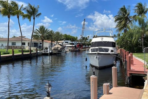 Adorable house with Amazing water front of canal House in Lauderdale-by-the-Sea