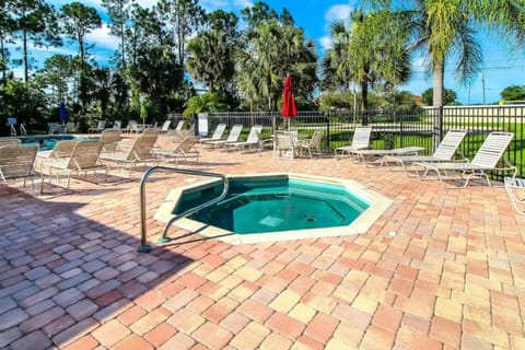 3BR Near Disney - Patio, Pool, Hot Tub, Gym & Sauna House in Kissimmee