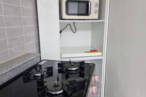 Kitchen or kitchenette, minibar