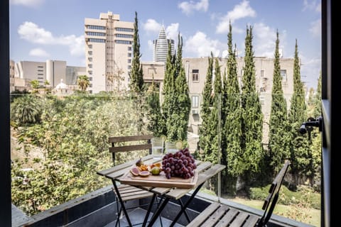 View (from property/room), Balcony/Terrace, Dining area