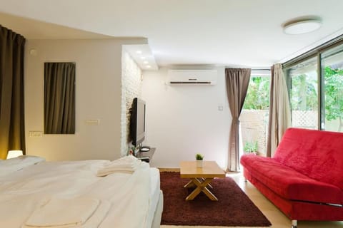 Luxury suite in the best, calmest part of Tel Aviv Condo in Tel Aviv-Yafo